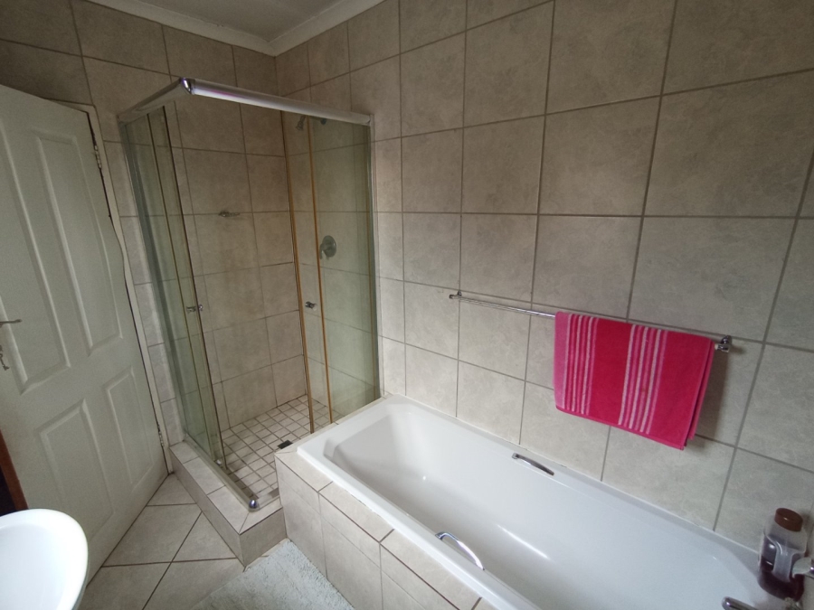 3 Bedroom Property for Sale in Pinehaven Free State